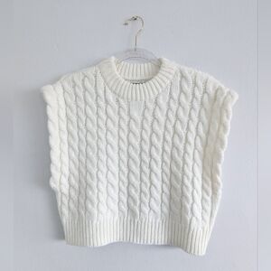 Forever 21 Cable Knit Sweater Vest Shell Size M Cream